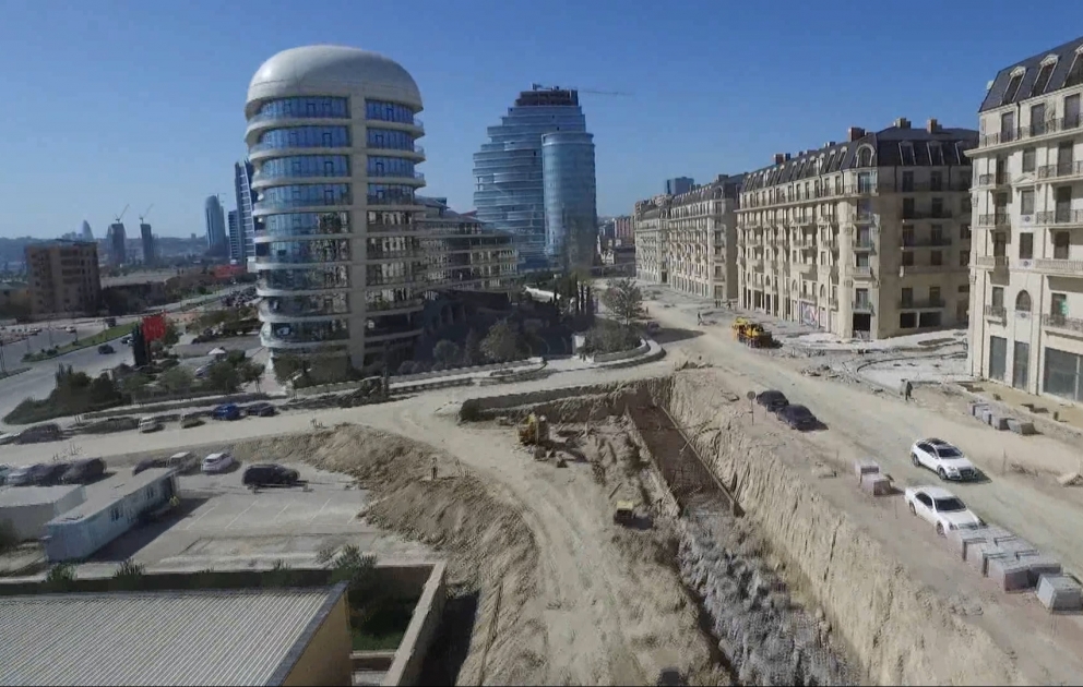 "Ağ şəhər" layihəsi çərçivəsində 22,3 kilometr uzunluğunda yeni küçələr salınır VİDEO