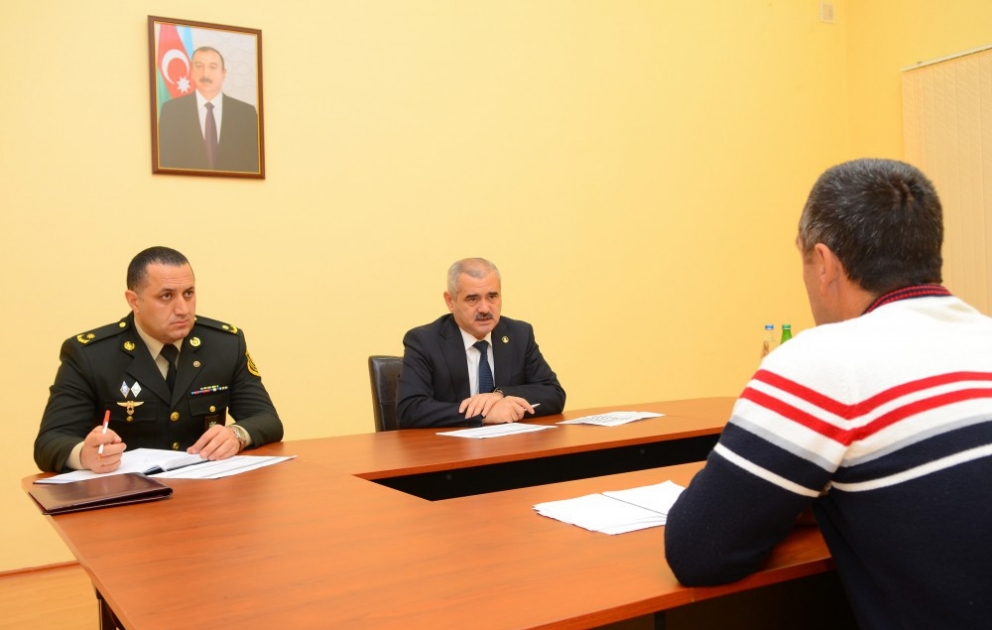 Səfərbərlik və Hərbi Xidmətə Çağırış üzrə Dövlət Xidmətinin rəisi Oğuzda vətəndaşları qəbul edib VİDEO