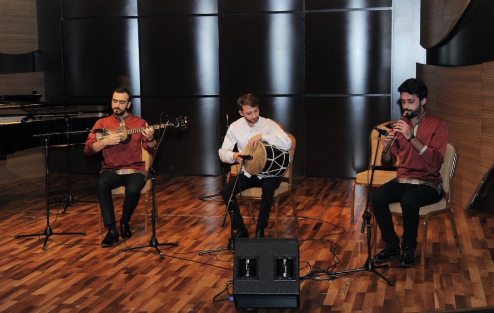 Bakı Konqresinin iştirakçılarına maraqlı konsert proqramı təqdim edilib VİDEO