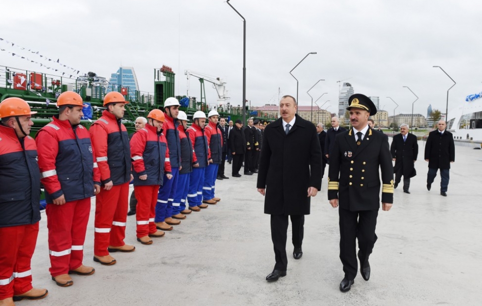 Präsident Ilham Aliyev nimmt an der Zeremonie zur Inbetriebsetzung der neuen Schiffe VIDEO
