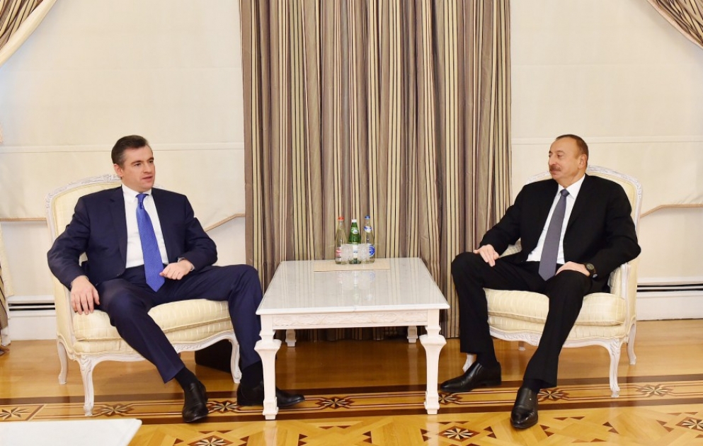 Präsident Ilham Aliyev empfängt Vorsitzenden des Staatsduma-Ausschusses für internationale Angelegenheiten von Russland VIDEO