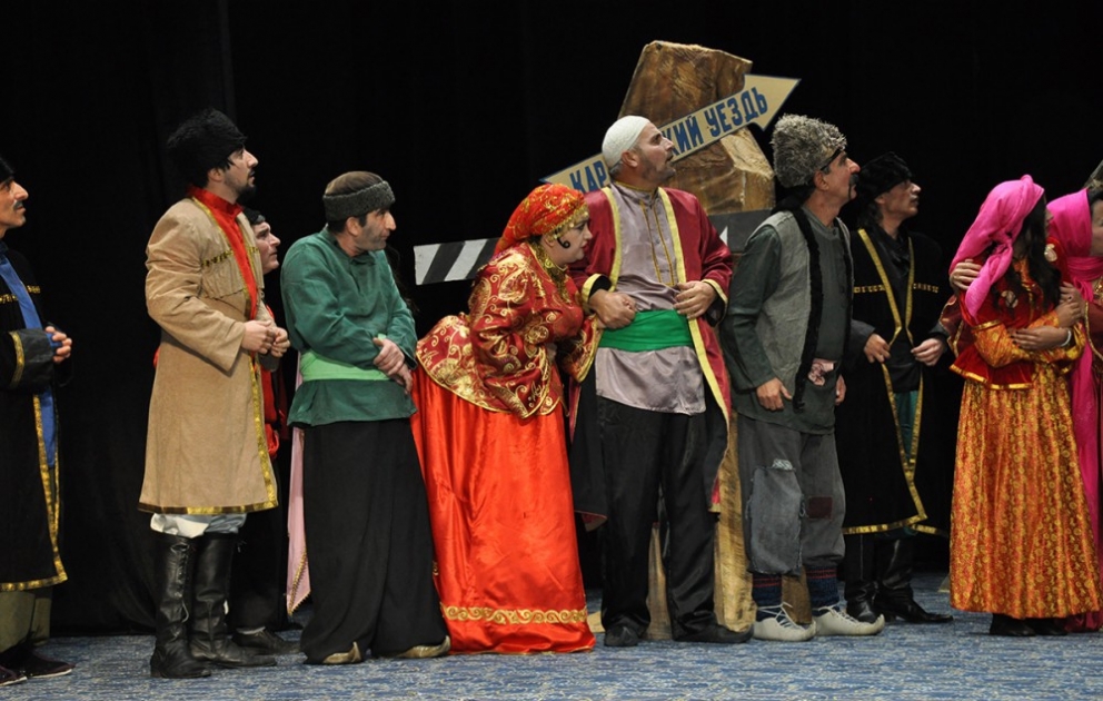 Sumqayıt teatrı yeni mövsümü əsaslı təmirdən çıxan binada açıb VİDEO