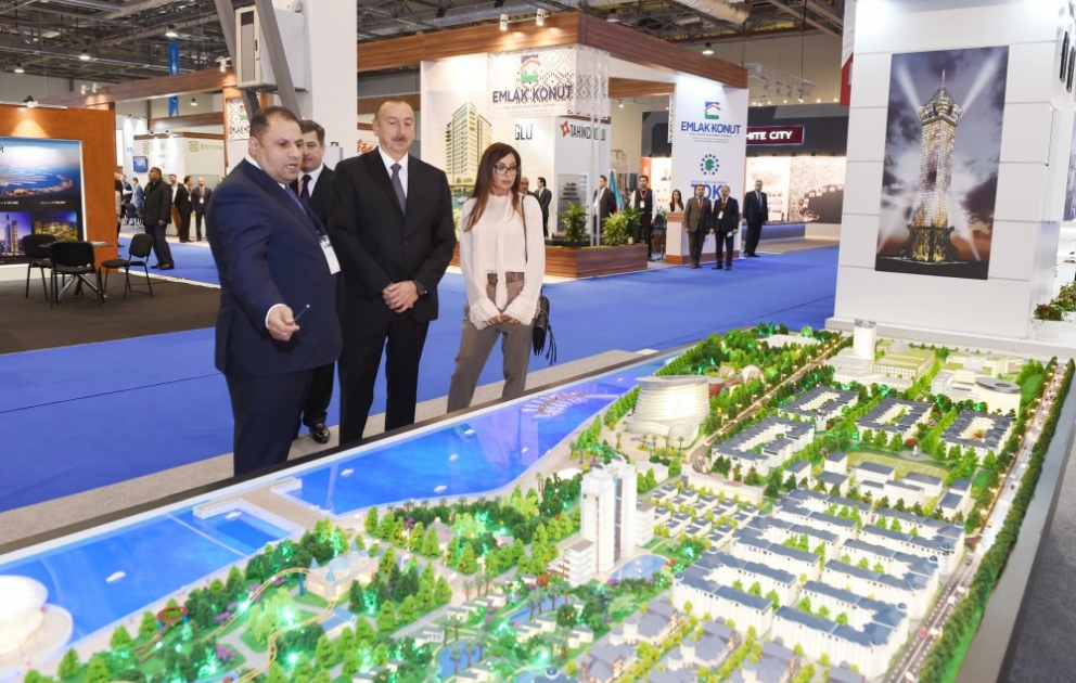 Präsident Ilham Aliyev besucht II. internationale Fachmesse für Immobilien und Investitionen VIDEO
