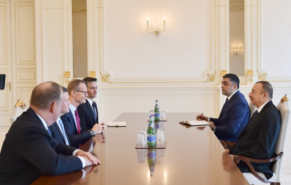 Präsident Ilham Aliyev empfängt Senior Vice President von Cisco VIDEO