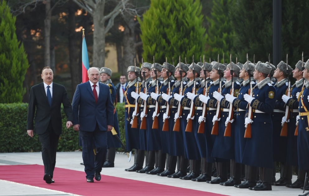 Offizieller Empfang von Weißrusslands Präsidenten in Baku ViDEO