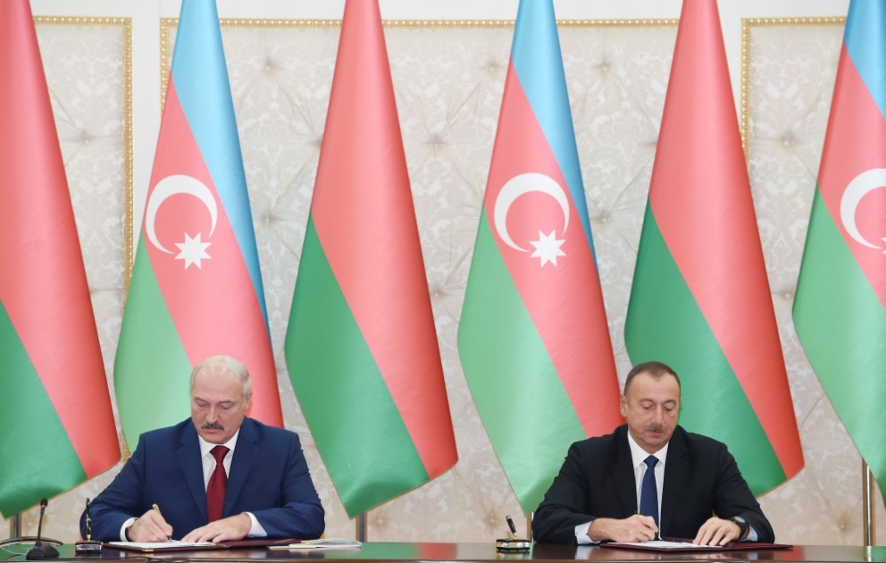 Des documents azerbaïdjano-biélorusses signés VIDEO