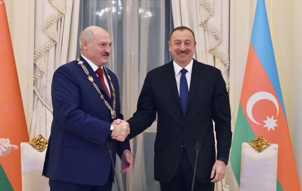 Weißrusslands Präsident Alexander Lukaschenko mit Orden „Heydar Aliyev“ ausgezeichnet VIDEO