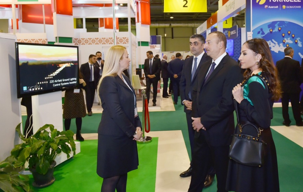 Le président Ilham Aliyev se rend au Salon Bakutel-2016 VIDEO
