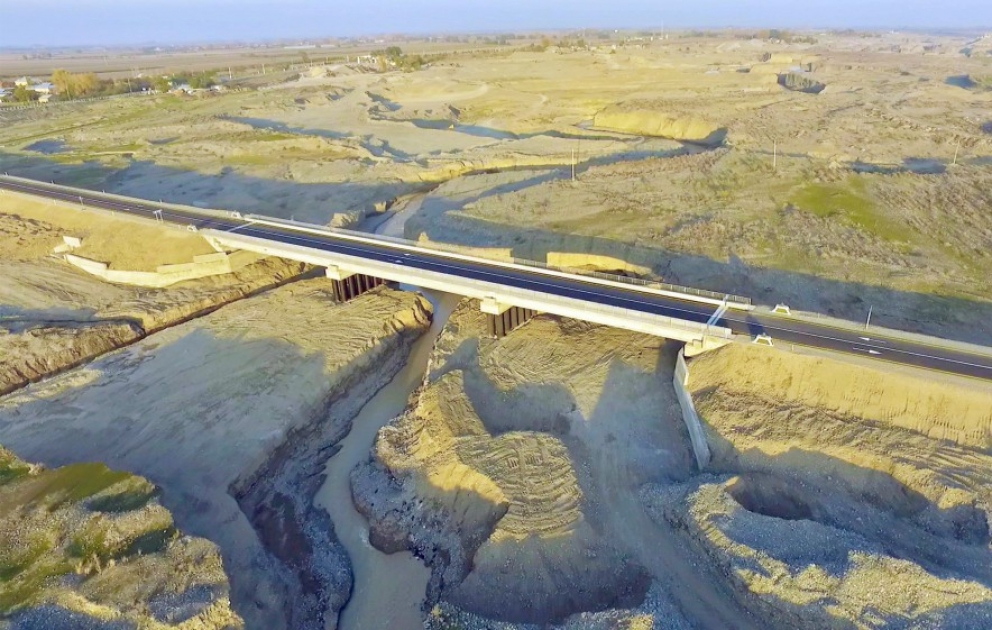 Auf dem Fluss Terter neue Brücke gebaut VIDEO