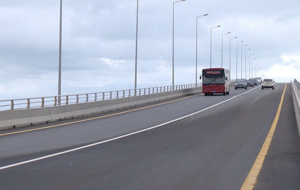 Pirallahı adasını sahillə birləşdirən yeni körpü hərəkət üçün açılıb VİDEO