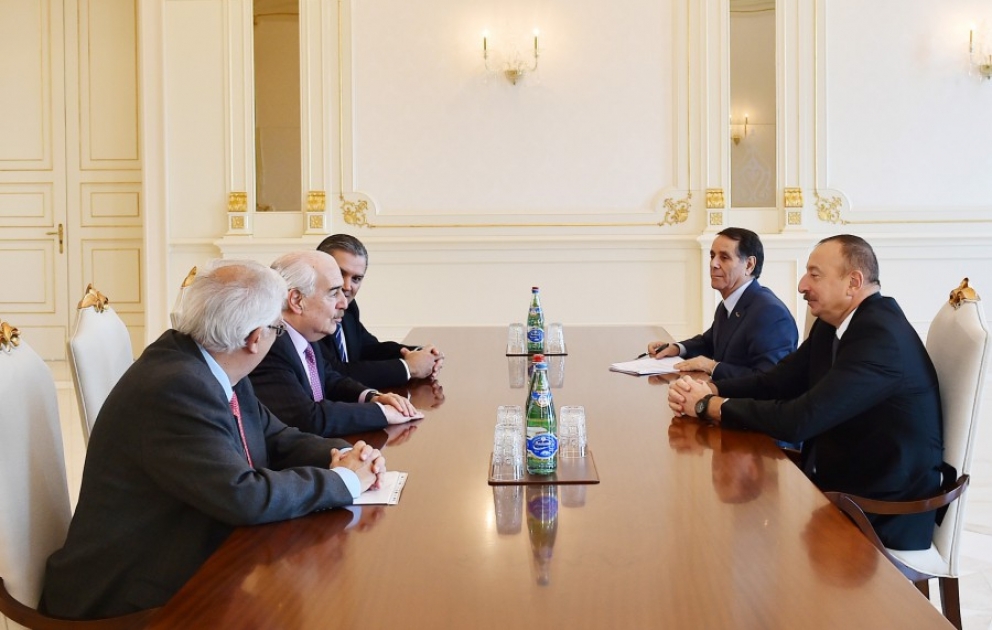 Präsident Ilham Aliyev empfängt eine Delegation um den Präsident der Christlich Demokratischen Internationale VIDEO