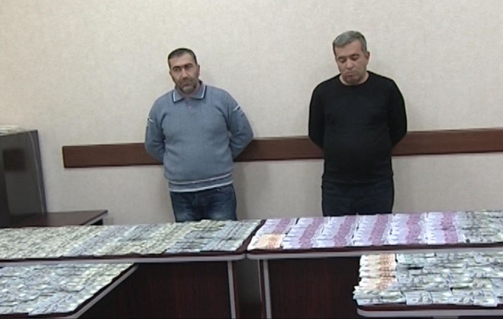 Bakıda qanunsuz valyuta mübadiləsi ilə məşğul olan şəxslər tutulub VİDEO