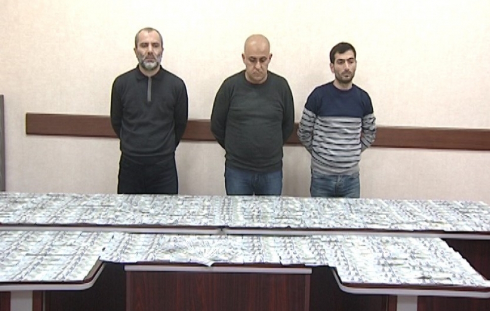 Bakıda və Sumqayıtda qanunsuz valyuta mübadiləsi ilə məşğul olan şəxslər saxlanılıblar VİDEO