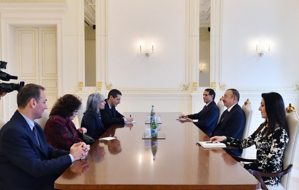 Aserbaidschans Präsident Ilham Aliyev empfängt eine Delegation um bulgarische Vizepräsidentin VIDEO