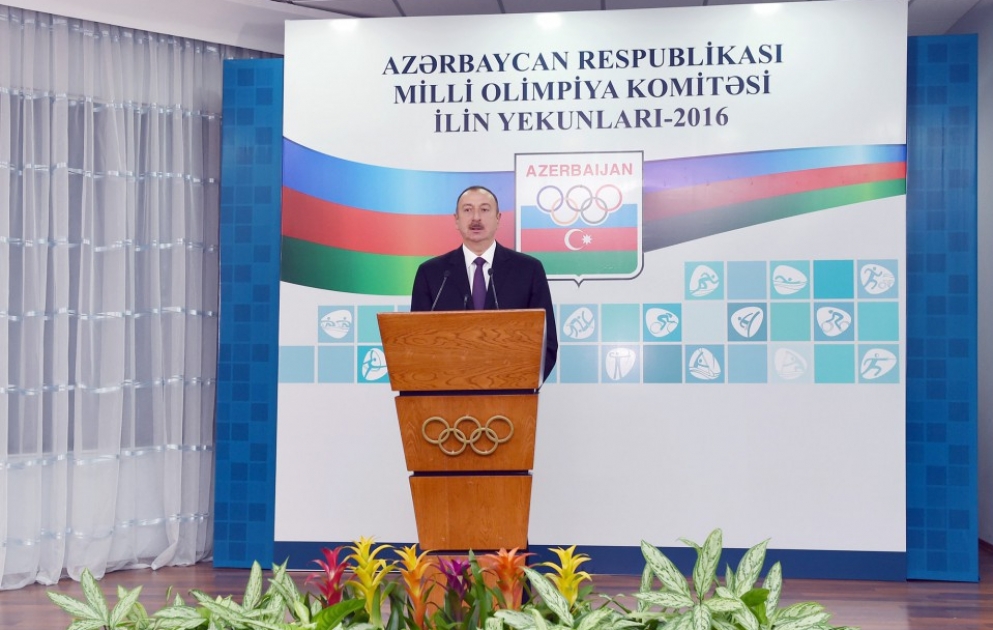Le président Ilham Aliyev participe à une cérémonie consacrée au bilan sportif de 2016 VIDEO