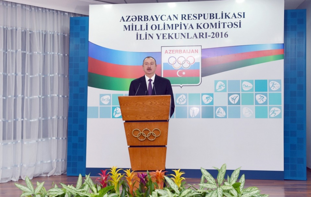 Präsident Ilham Aliyev zeichnet die besten Sportler des Jahres 2016 aus VIDEO