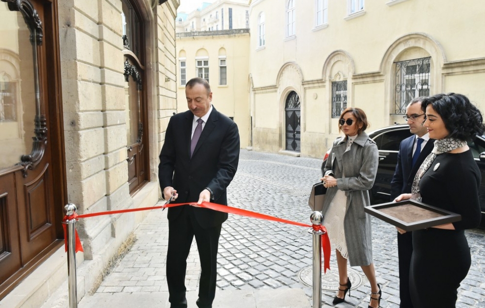 Le président Ilham Aliyev a inauguré le Théâtre de Marionnettes à Itchéricheher VIDEO
