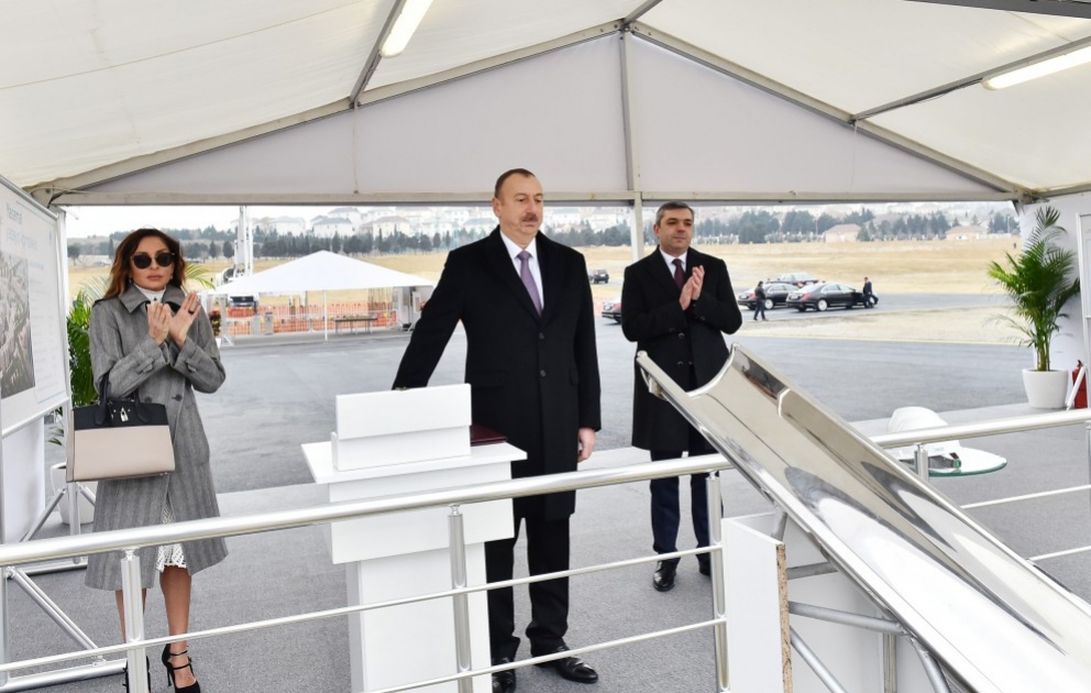 Im Yasamal Wohnkomplex Grundstein eines neunstöckigen Wohnhauses und Schulgebäudes zeremoniell gelegtPräsident von Aserbaidschan Ilham Aliyev nahm an der Zeremonie teil VIDEO
