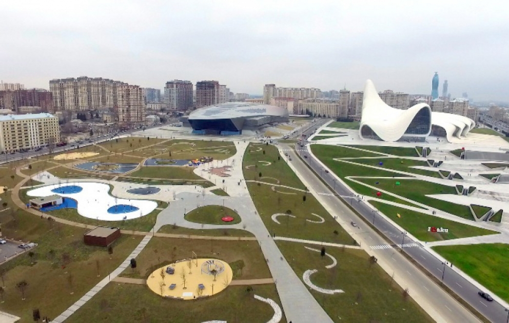 Le président de la République inaugure un nouveau parc à Bakou VIDEO