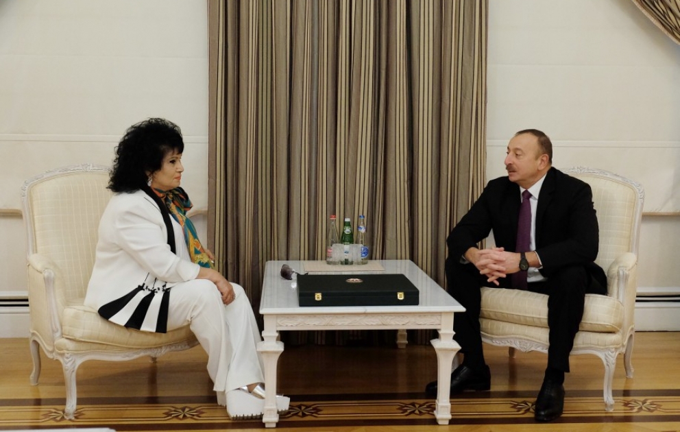 President Ilham Aliyev presented "Heydar Aliyev" Order to People`s Artist Zeynab Khanlarova VIDEO