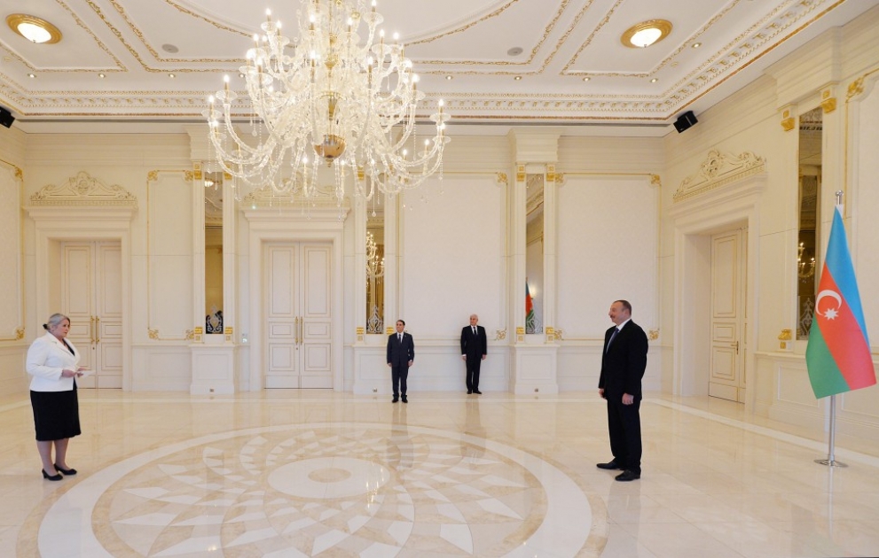 Le président de la République reçoit les lettres de créance de l’ambassadrice finlandaise VIDEO