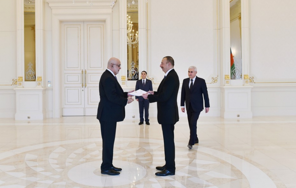 Präsident Ilham Aliyev nimmt das Beglaubigungsschreiben des neuen peruanischen Botschafters entgegen VIDEO