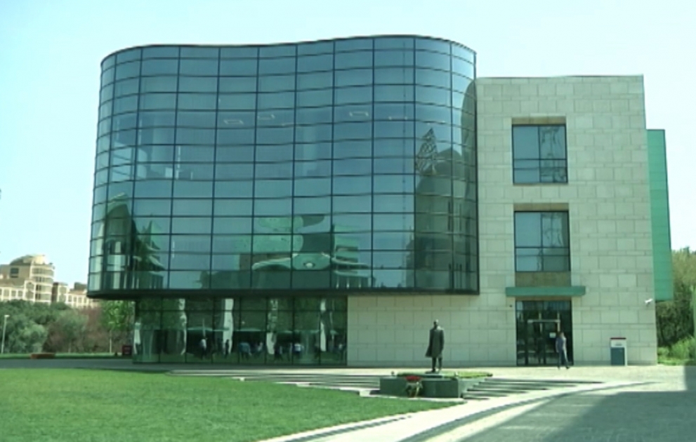 “ADA” Universiteti ingilis dili kursları təşkil edir VİDEO