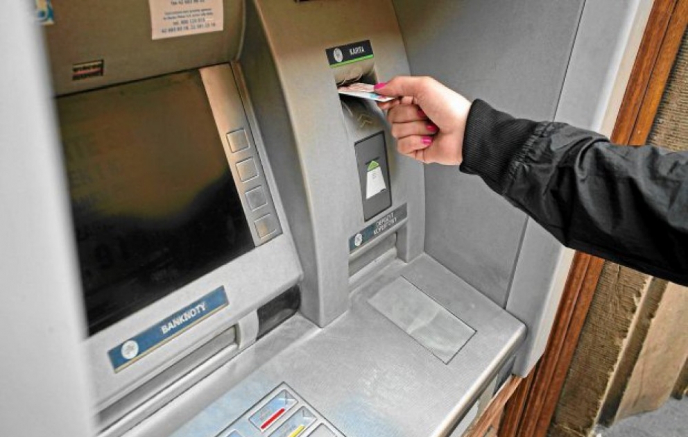Azərbaycanda banklar tərəfindən quraşdırılmış bankomatların sayı 2450 ədəd olub VİDEO