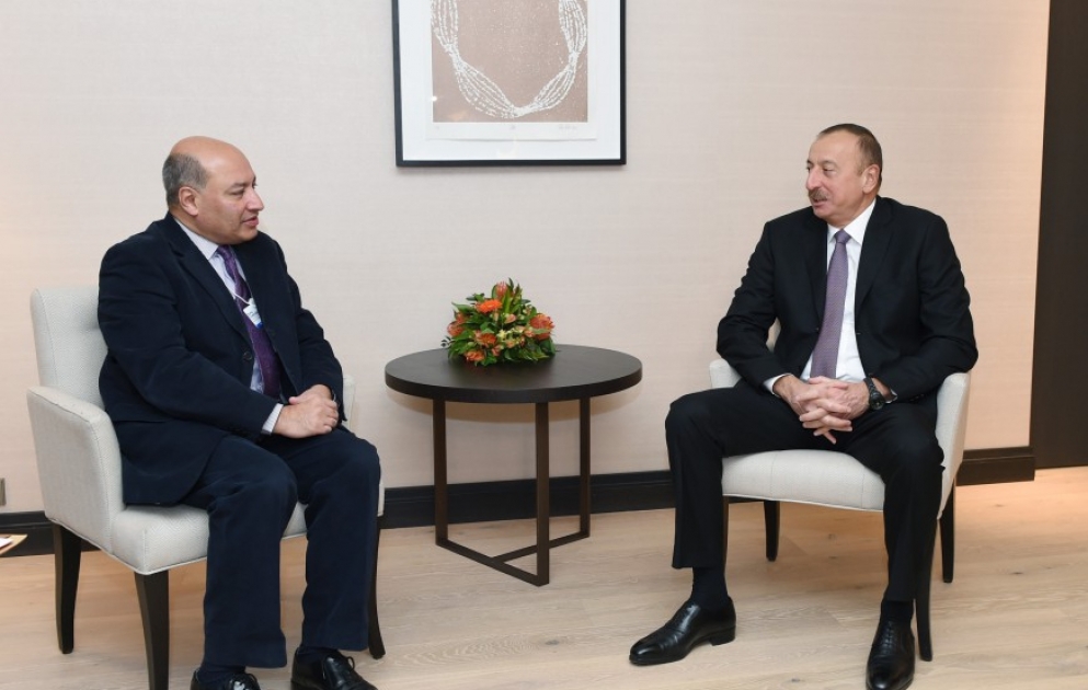 Davos : entretien du président azerbaïdjanais Ilham Aliyev avec le président de la BERD VIDEO