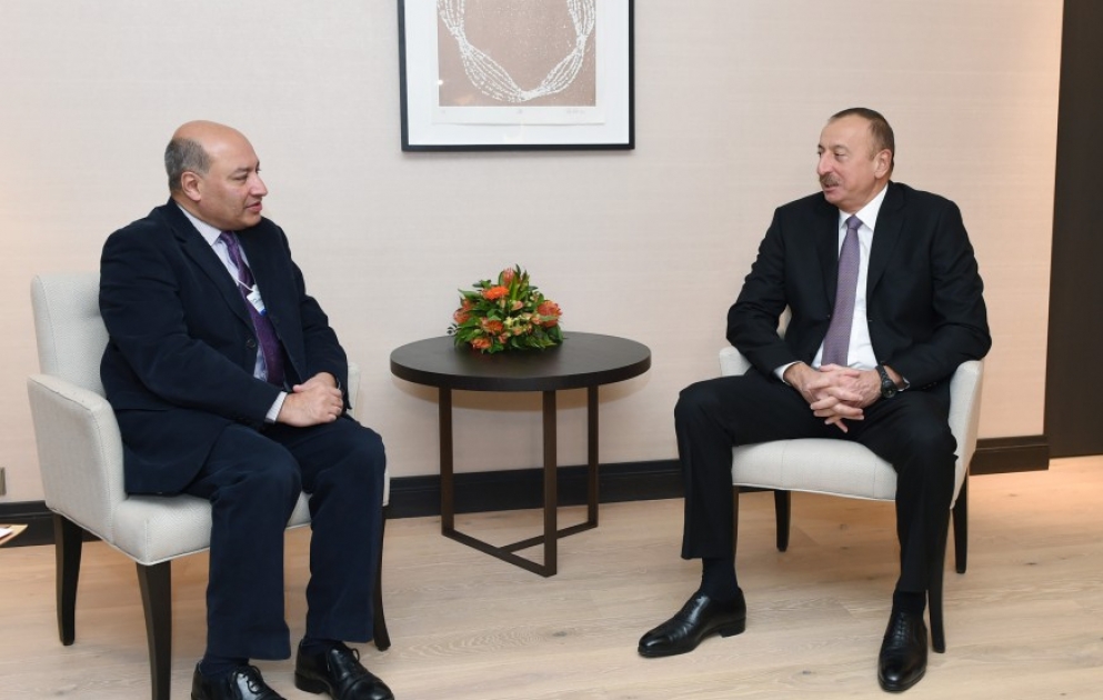 Aserbaidschans Präsident Ilham Aliyev trifft sich mit EBRD-Präsident VIDEO