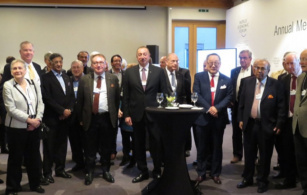 Une réception offerte en l’honneur des participants du Forum économique mondial Le président Ilham Aliyev a été présent à la réception VIDEO