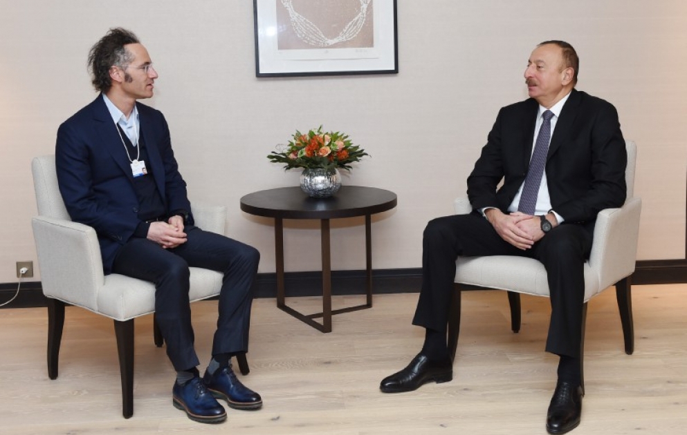 Aserbaidschans Präsident Ilham Aliyev trifft sich mit CEO und Gründer von "Palantir Technologies" VIDEO
