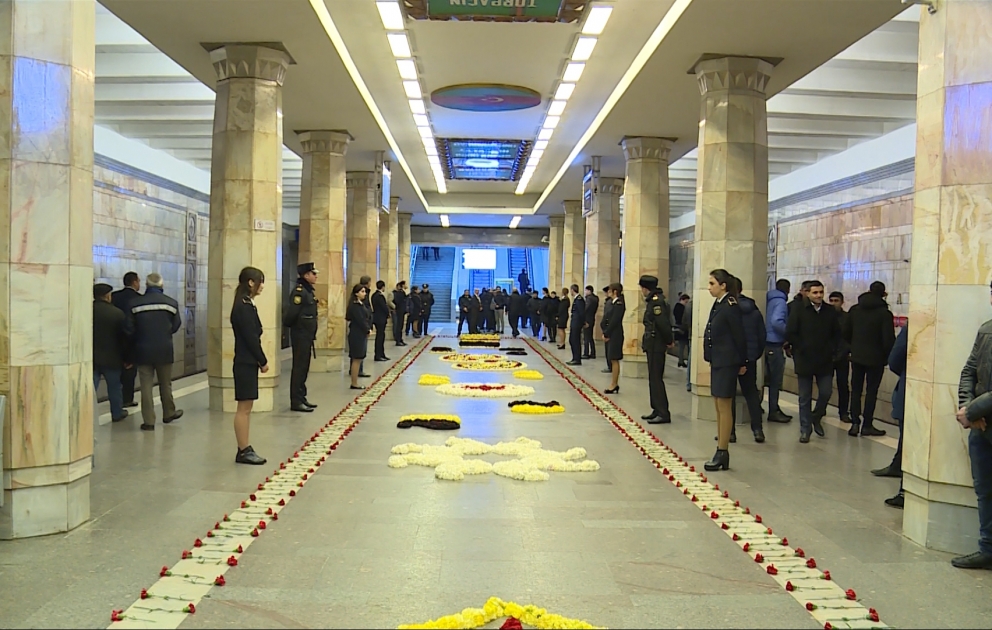 Şəhidlərin xatirəsi metronun “20 Yanvar” stansiyasında da anılıb VİDEO