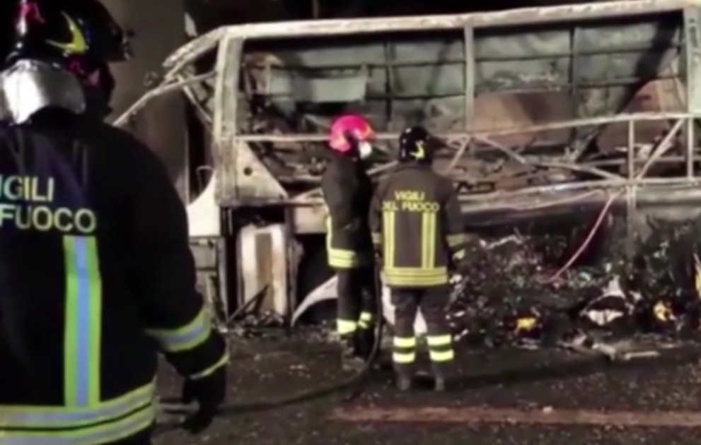 İtaliyada avtobus qəzası: 16 nəfər ölüb, 36 nəfər yaralanıb VİDEO