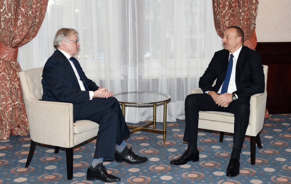 Entretien du président Ilham Aliyev avec l’ancien président de l’APCE VIDEO
