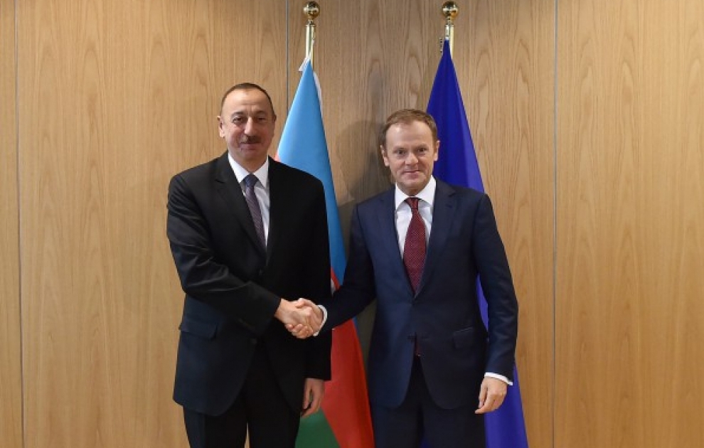 Azərbaycan Prezidenti İlham Əliyev Avropa İttifaqı Şurasının prezidenti Donald Tusk ilə görüşüb  Görüşdən sonra dövlətimizin başçısı və Aİ Şurasının prezidenti mətbuata birgə bəyanatla çıxış ediblər  YENİLƏNİB VİDEO