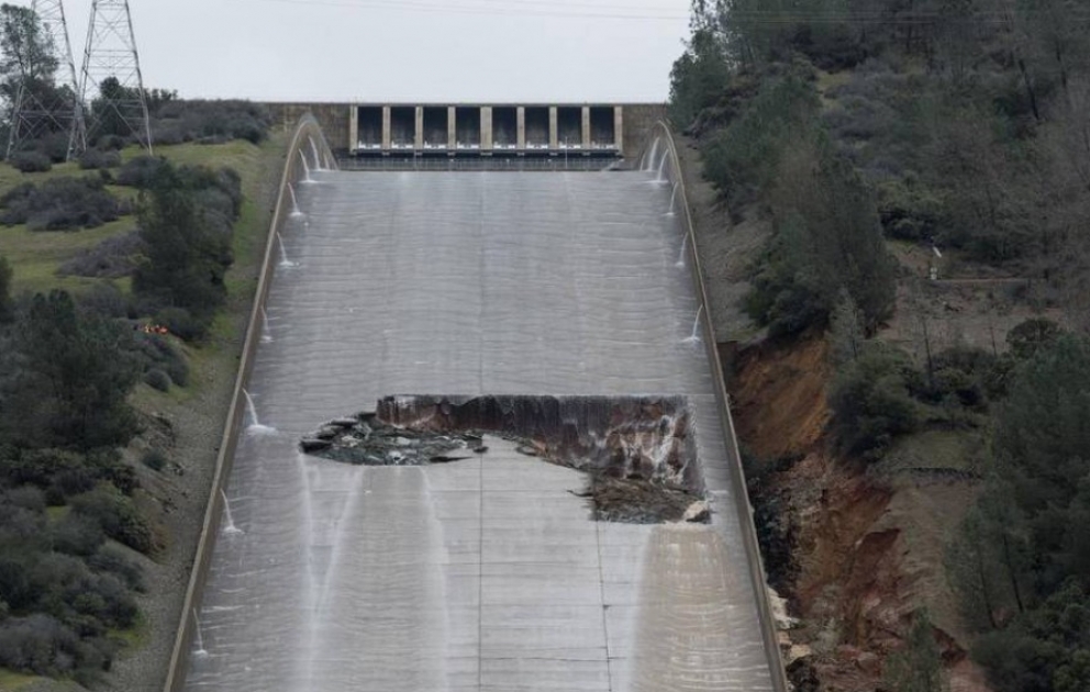 Kaliforniya “Oroville” bəndində yaranan təhlükəyə görə prezidentdən yardım istəyib VİDEO