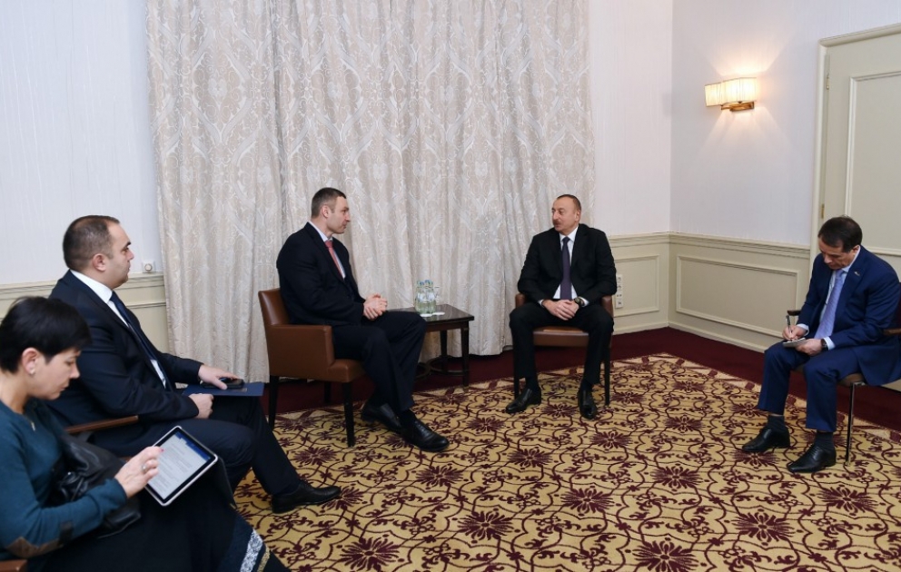 Le président Ilham Aliyev rencontre le maire de la ville de Kiev à Munich VIDEO