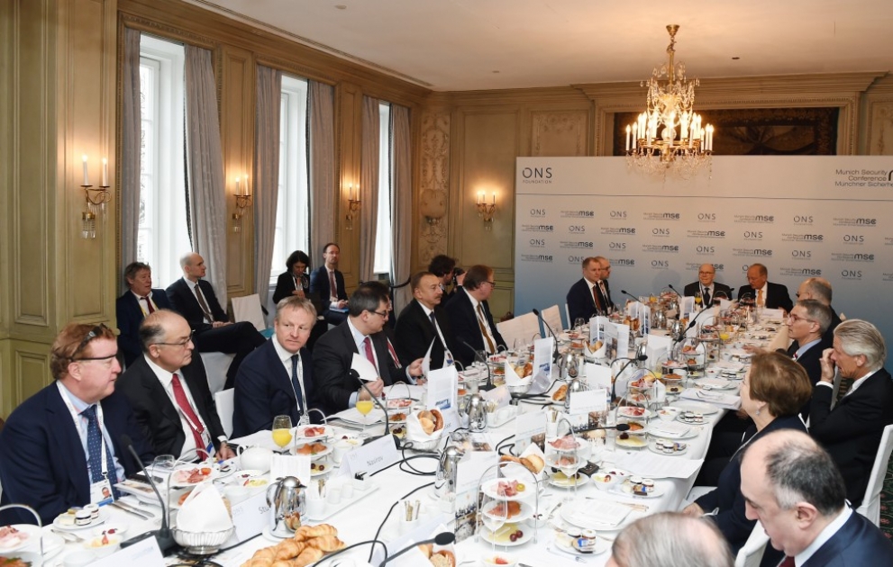 Le président Ilham Aliyev participe à une table ronde à Munich VIDEO