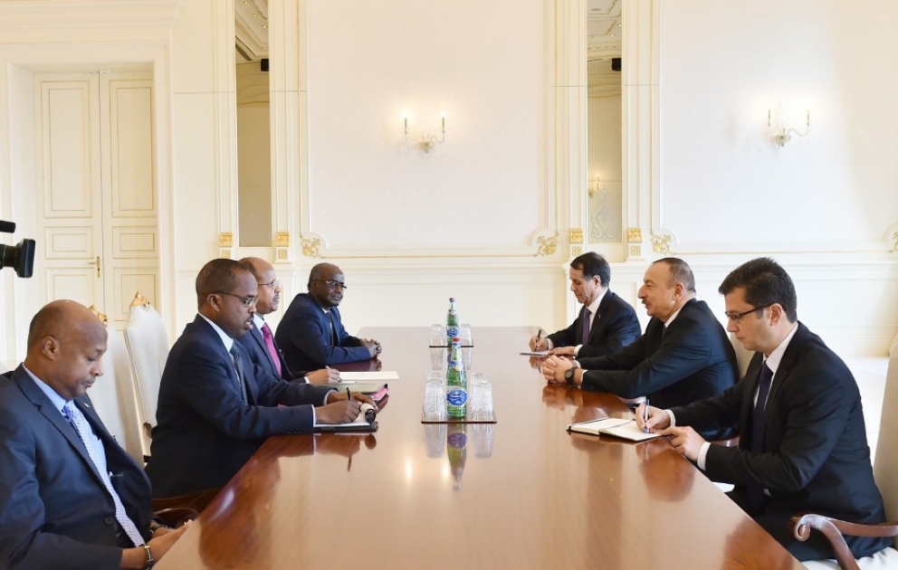 Präsident Ilham Aliyev empfängt dschibutische Delegation VIDEO
