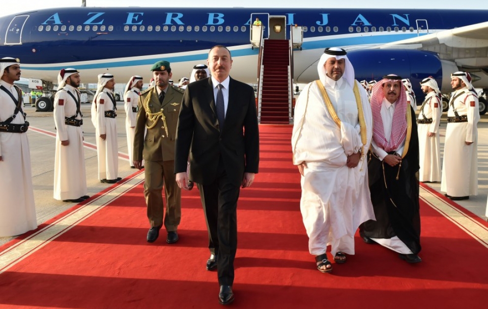 Präsident Ilham Aliyev zu Staatbesuch in Katar VIDEO