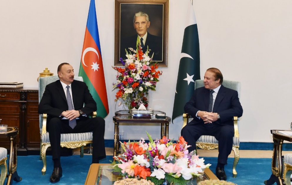 Präsident Ilham Aliyev trifft sich mit Pakistans Premierminister VIDEO