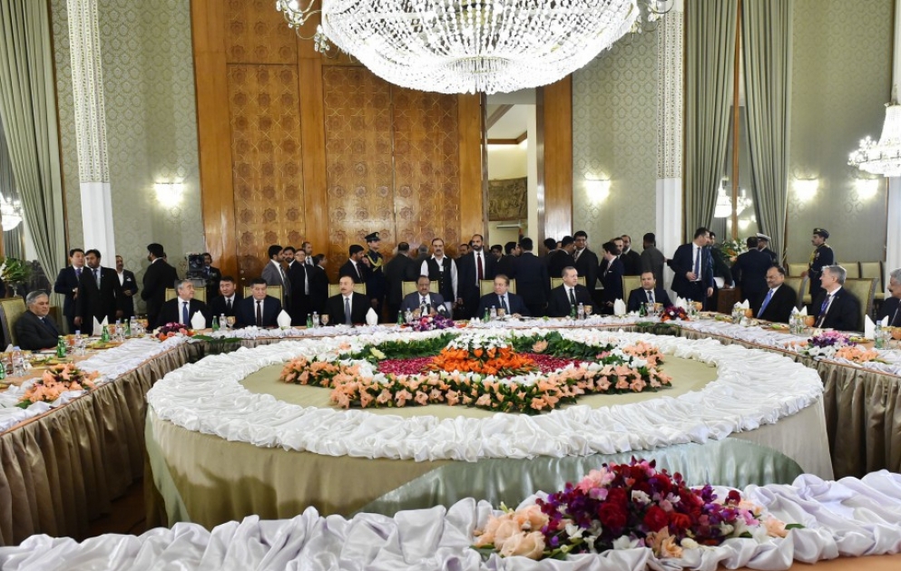 President Ilham Aliyev attended dinner party hosted by Pakistani head of state VIDEO