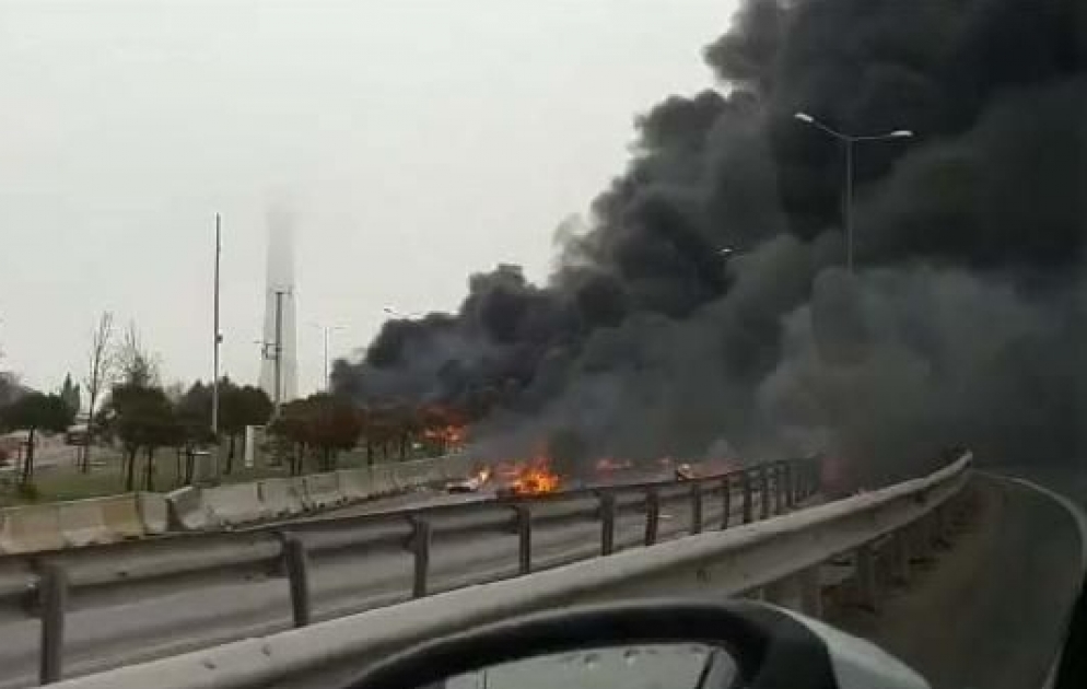 İstanbulda helikopter qəzaya uğrayıb VİDEO