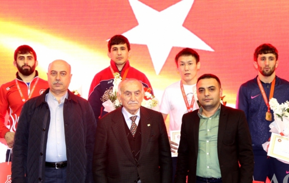 Sərbəst güləşçilərimiz Yaşar Doğunun xatirə turnirindən 2 qızıl və 1 gümüş medalla qayıdırlar VİDEO