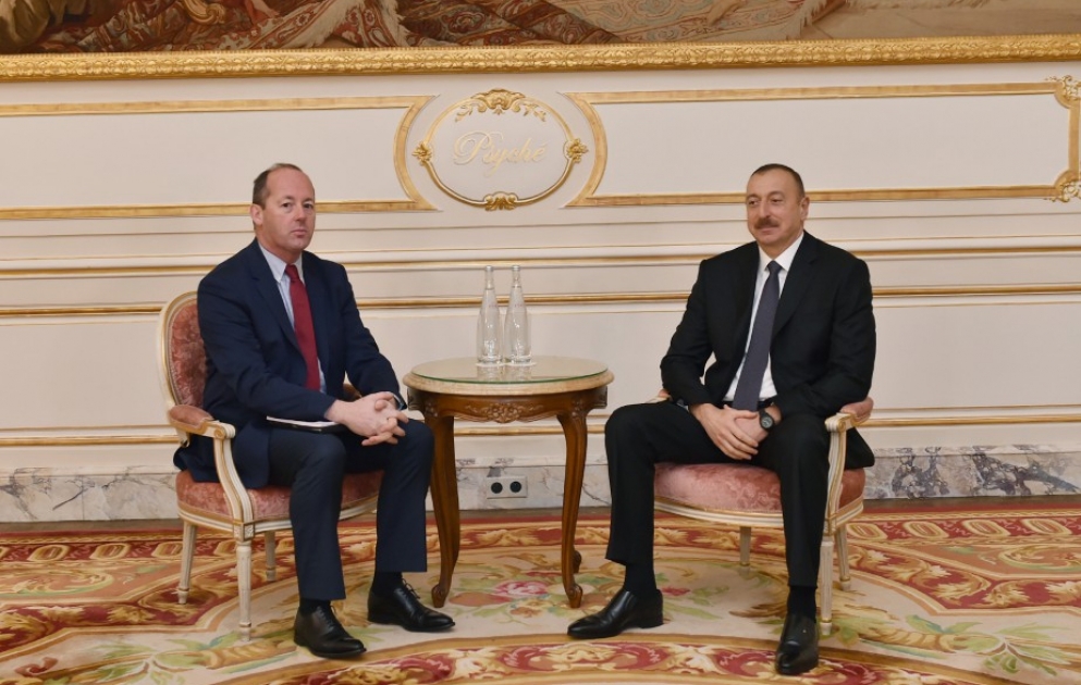 Prezident İlham Əliyev “Airbus” şirkətinin müdafiə və kosmik sistemlər üzrə icraçı vitse-prezidenti ilə görüşüb YENİLƏNİB VİDEO