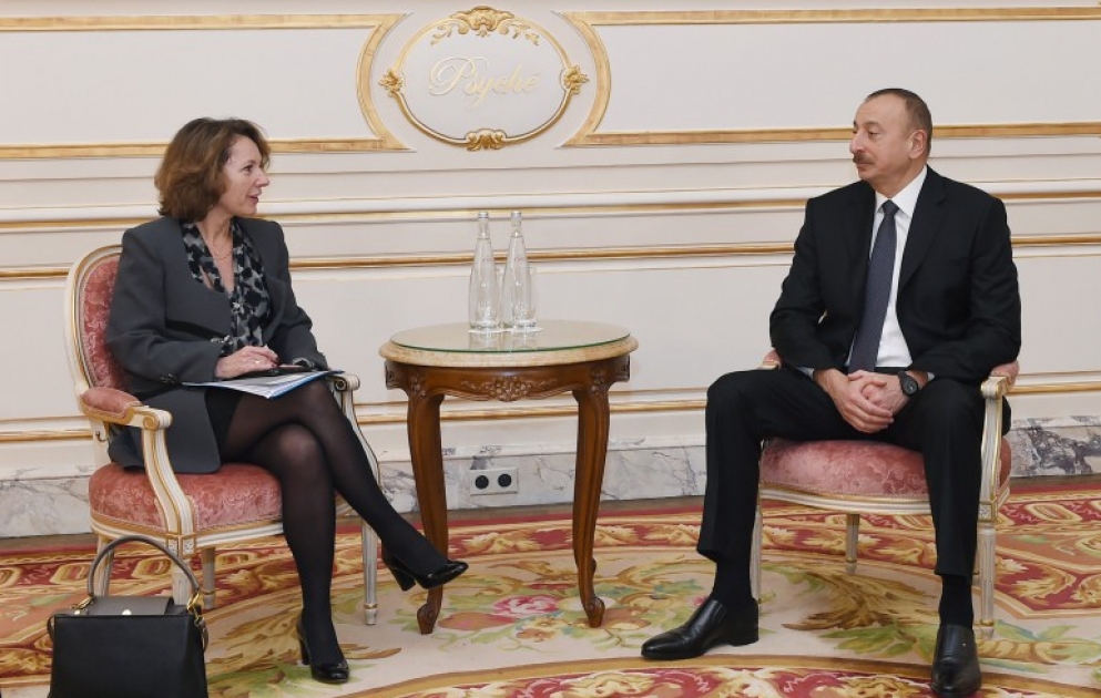 Treffen von Aserbaidschans Präsident Ilham Aliyev mit stellvertretender Geschäftsführerin von SUEZ VIDEO