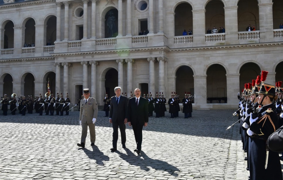 Offizieller Empfang von Aserbaidschans Präsident Ilham Aliyev in Paris VIDEO