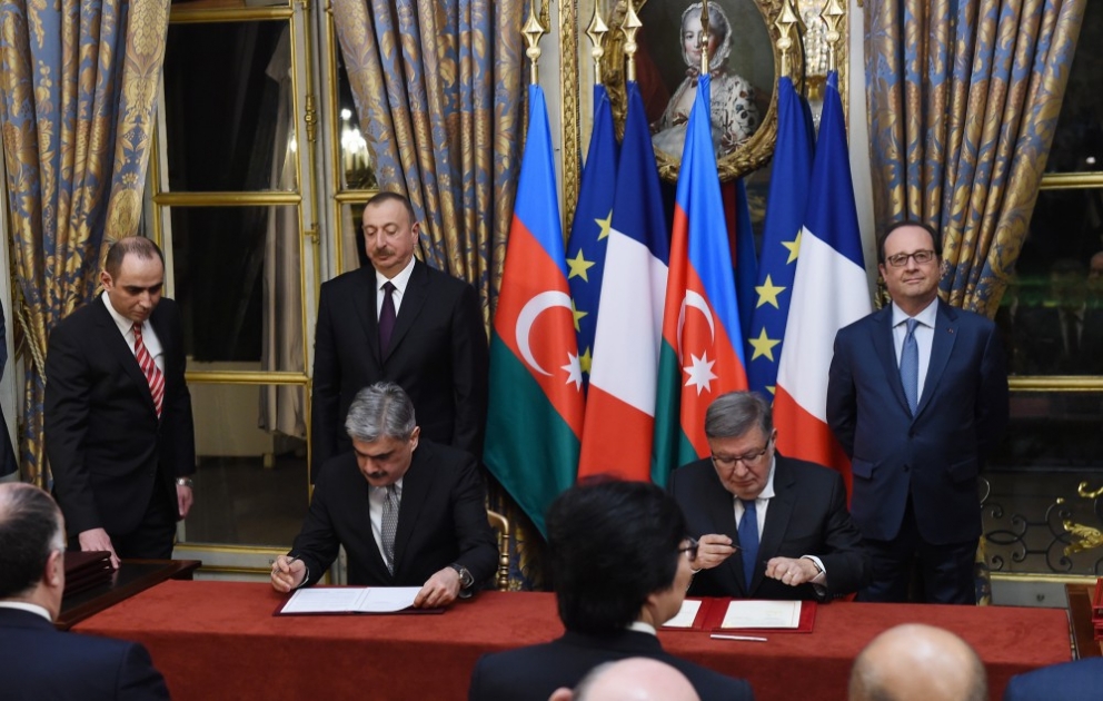 Paris : signature des documents franco-azerbaïdjanais VIDEO
