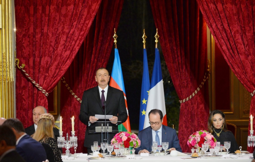 Dinner im Namen von Präsident François Hollande zu Ehren von Präsident Ilham Aliyev und First Lady Mehriban Aliyeva VIDEO